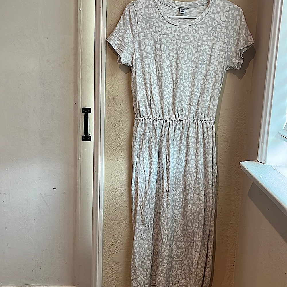White and gray cheetah print dress
